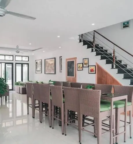 Charming 8 Hạ Long