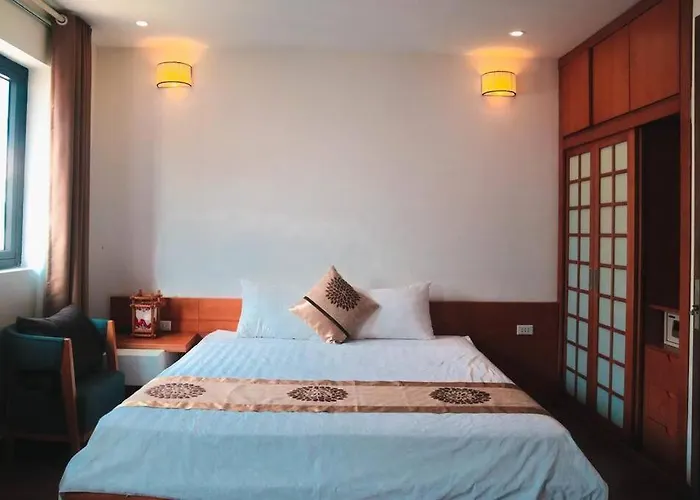 Charming 8 * Hạ Long